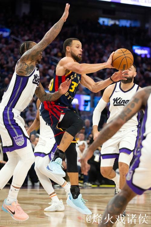 希尔德砍下22分库里贡献13分 勇士三分雨28记狂胜国王 希尔德砍下22分库里贡献13分 勇士三分雨28记狂胜国王